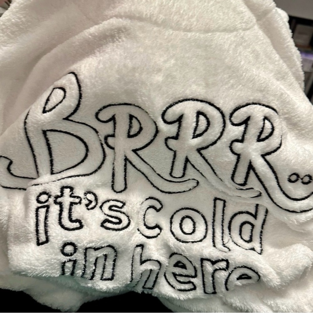 Cocus Pocus white Robe - Picture 3 of 3